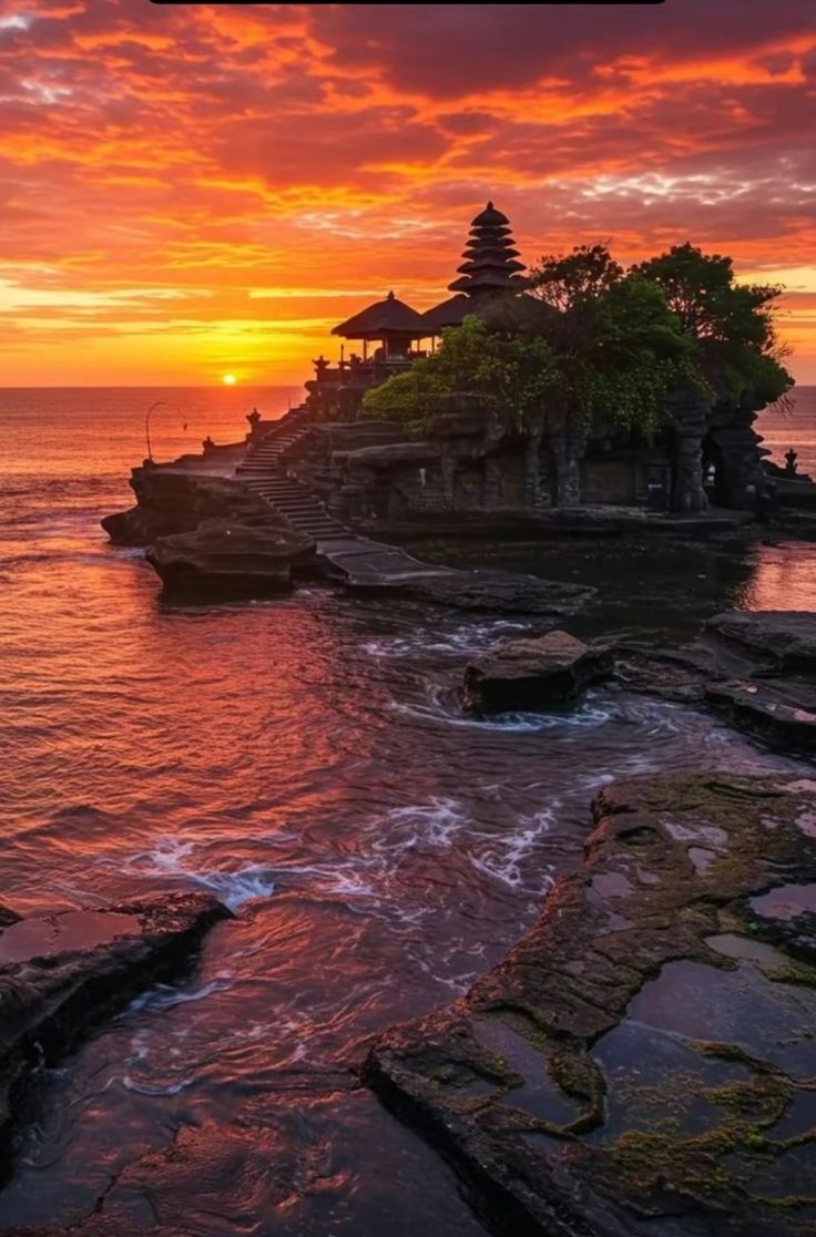 Tanah Lot, Ulun Danu Beratan & Handara Gate; continue to Ubud.